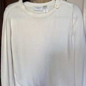 Liz Claiborne off-white sweater with banded sleeve and bottom, size P.